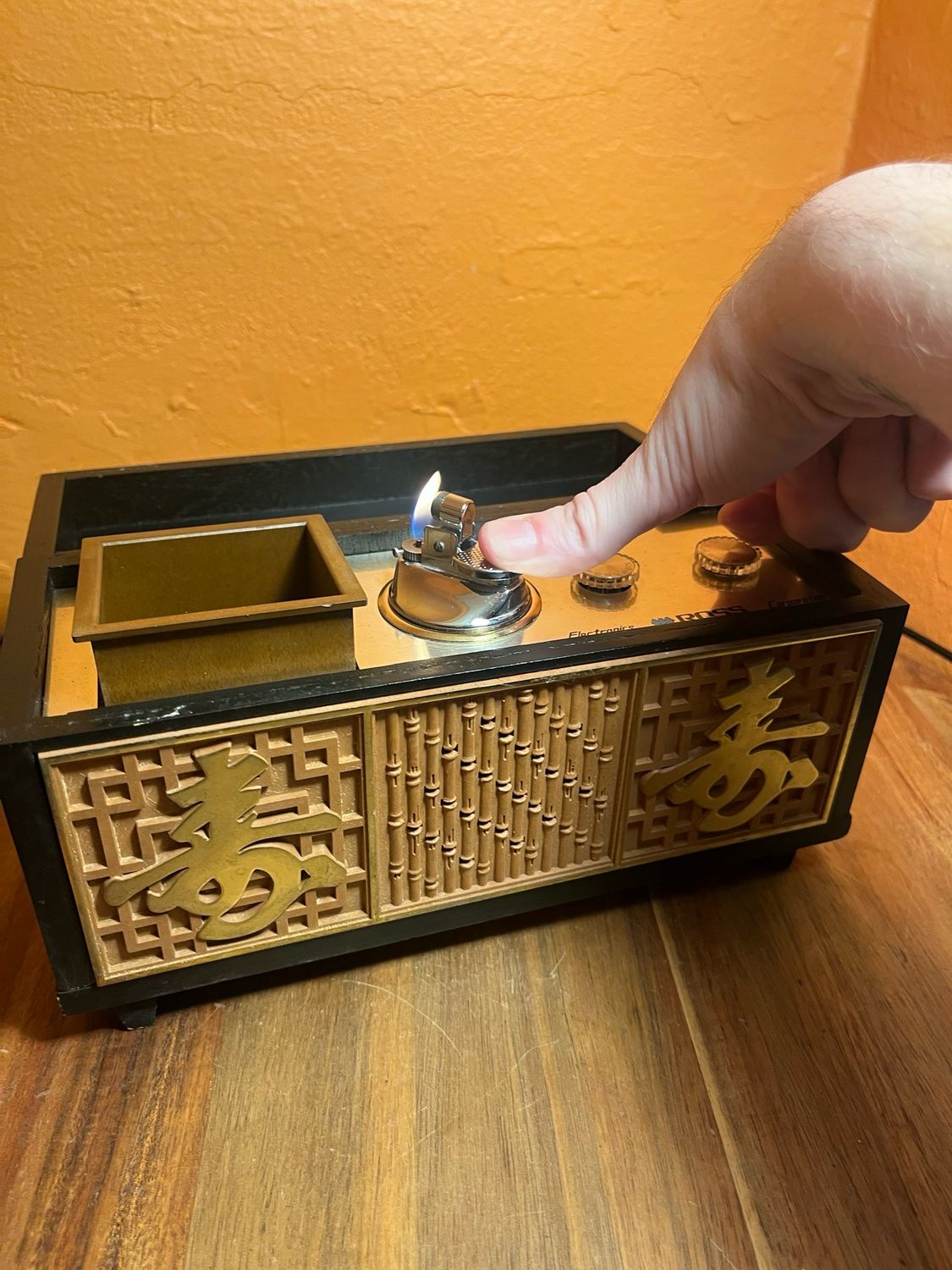 Ross Electronics Corporation Radio Table Lighter