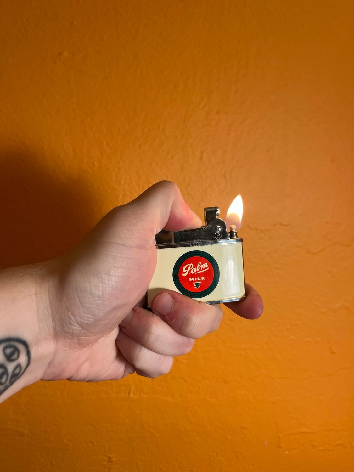 Palm Milk Flat Lighter