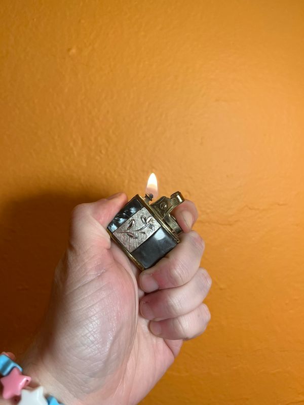 Marhill Imitation Black Mother Of Pearl Lighter