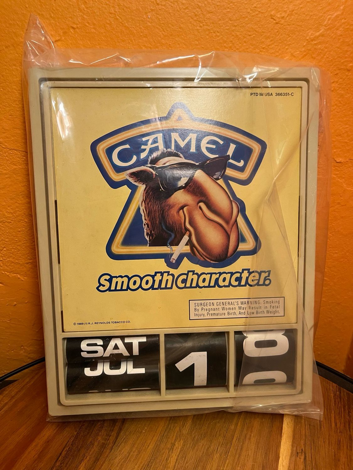 1989 Camel Smooth Character Smokin Joe Manual Calendar Display
