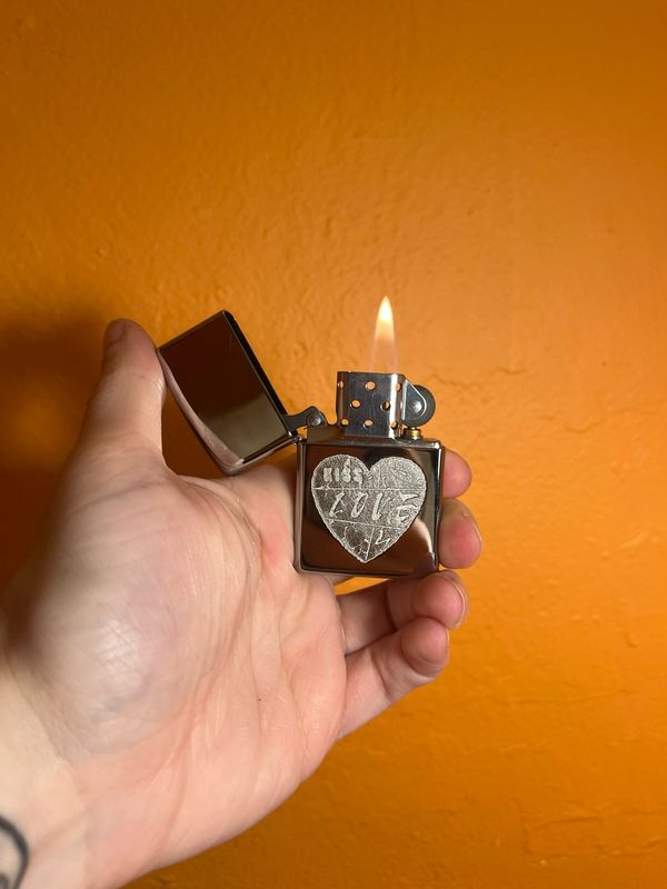 2009 Kiss Love Mirrored Heart Zippo Lighter