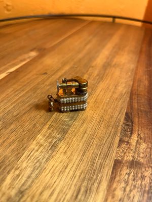 Golden Wheel Pearls Keychain Lighter