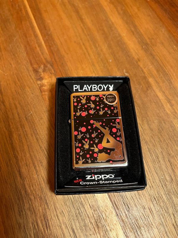 2005 Unique Lid Top Playboy Unstruck Zippo Lighter