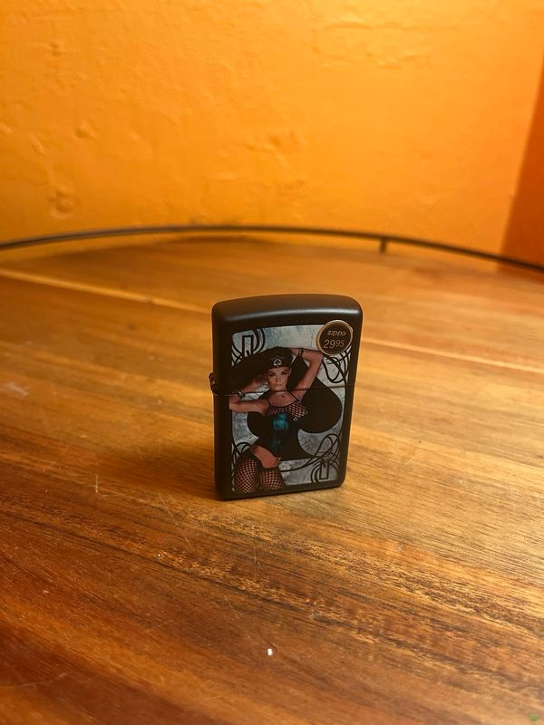 2017 Queen Of Spades Pinup Zippo Lighter