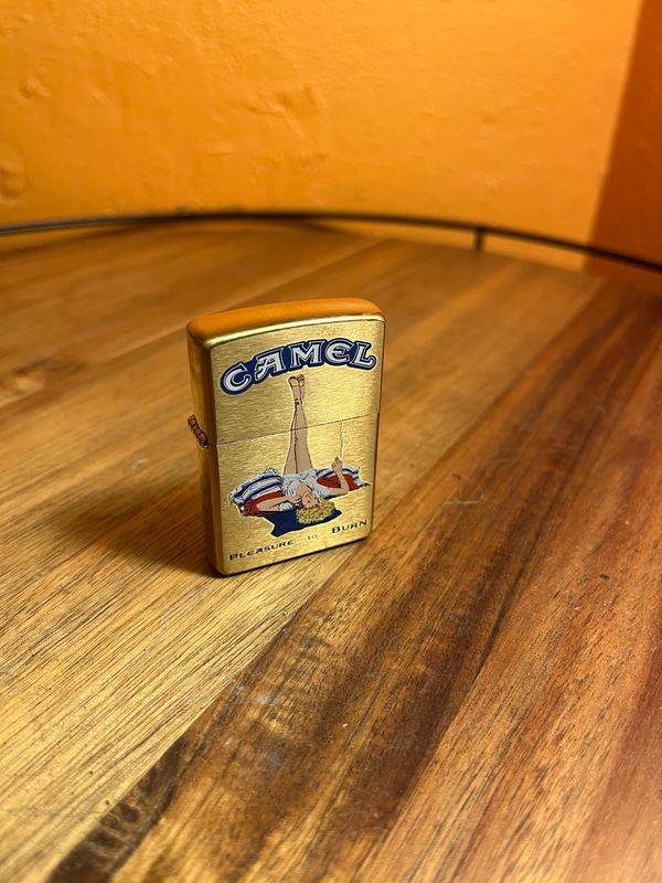 2000 CZ332 Camel Pleasure To Burn Pinup Zippo Lighter