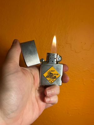 2000 Australian Road Signs - Last Pub 897 Km Zippo Lighter
