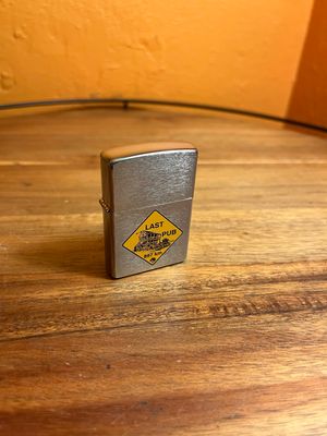 2000 Australian Road Signs - Last Pub 897 Km Zippo Lighter
