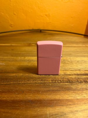 2015 Camel Pleasure To Burn Pink Pinup Zippo Lighter