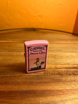 2015 Camel Pleasure To Burn Pink Pinup Zippo Lighter