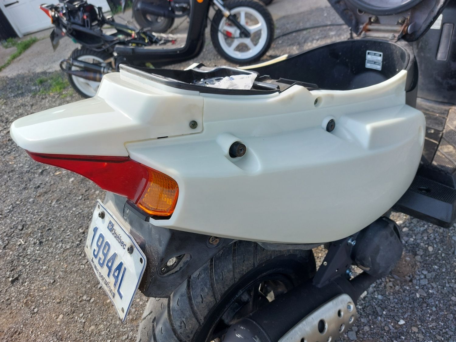KIT PLASTIQUE BLANC ARRIÈRE  NON PEINT
