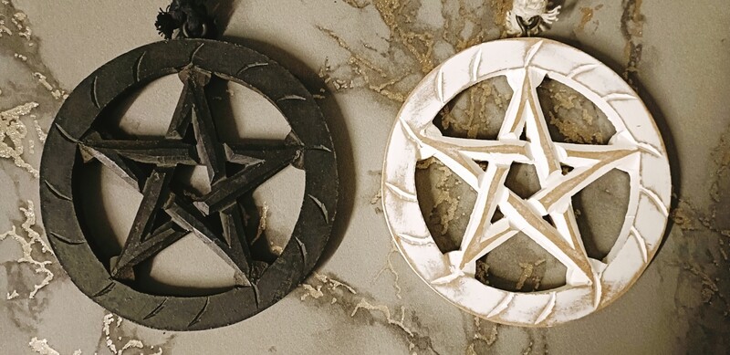​​White Wooden Hanging Pentagram​