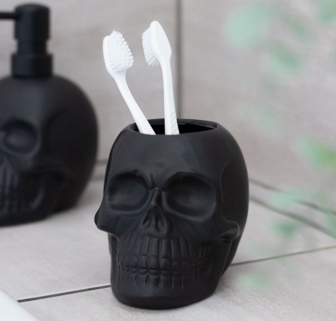 Black Skull Toothbrush Holder