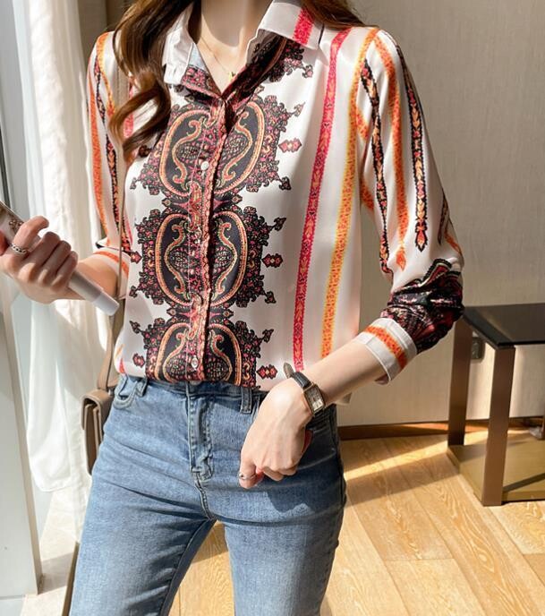 Women Shirt Stylish Fashion Totem Printed Blouses, Size: S - M