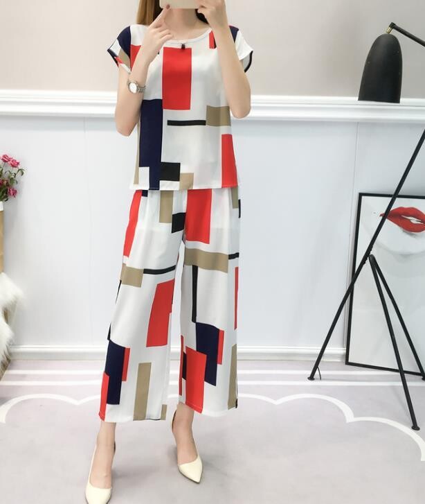 Beautiful Geo Design Set Top and Pants