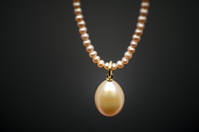 Rosé Perlenkette mit Perlanhänger