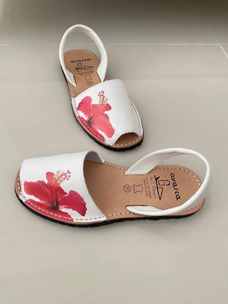 Designs, Color: Cayena, Size: 34 (US 4)