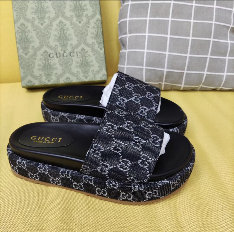 G-Black- Platform Slide Sandal