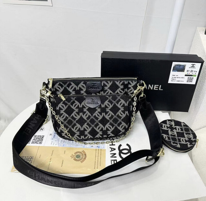 Chanel Cross - black
