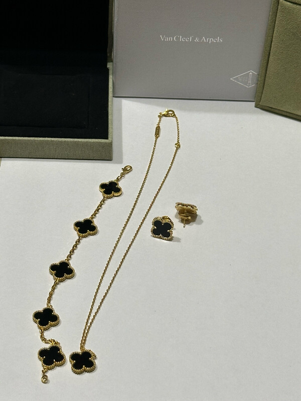 Van Cleef - Black