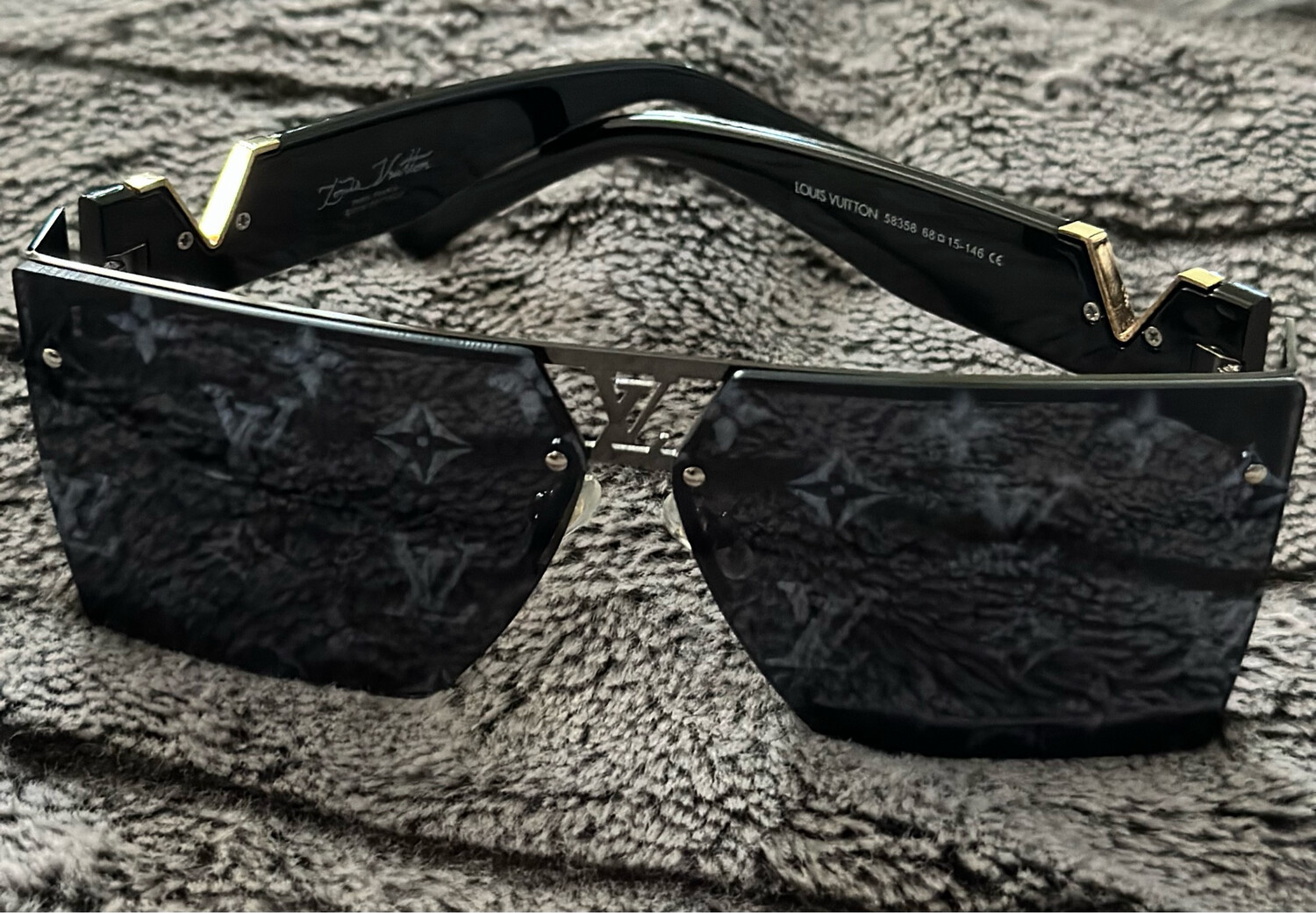 LV Graphic