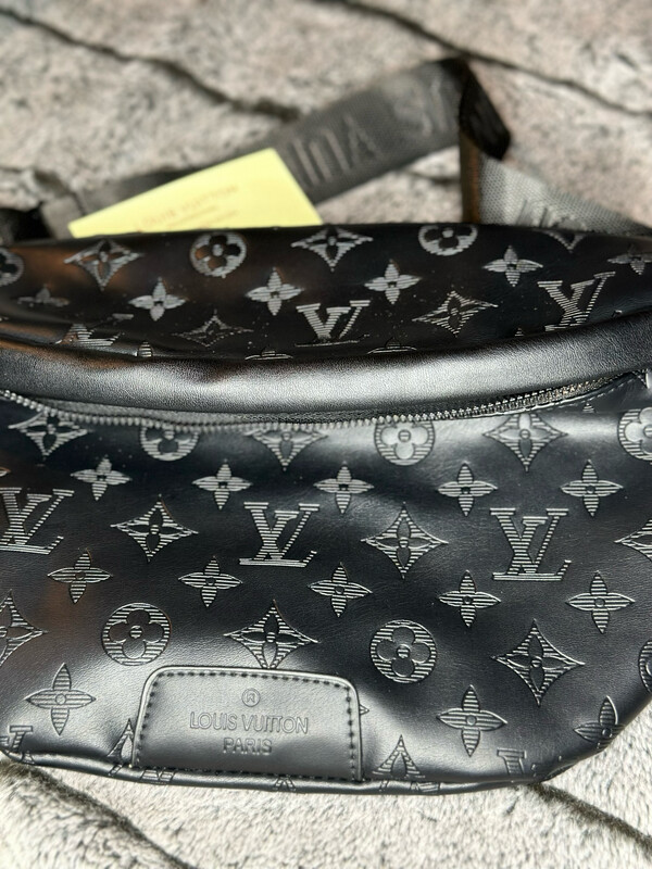 Shining Black Discovery Bum Bag