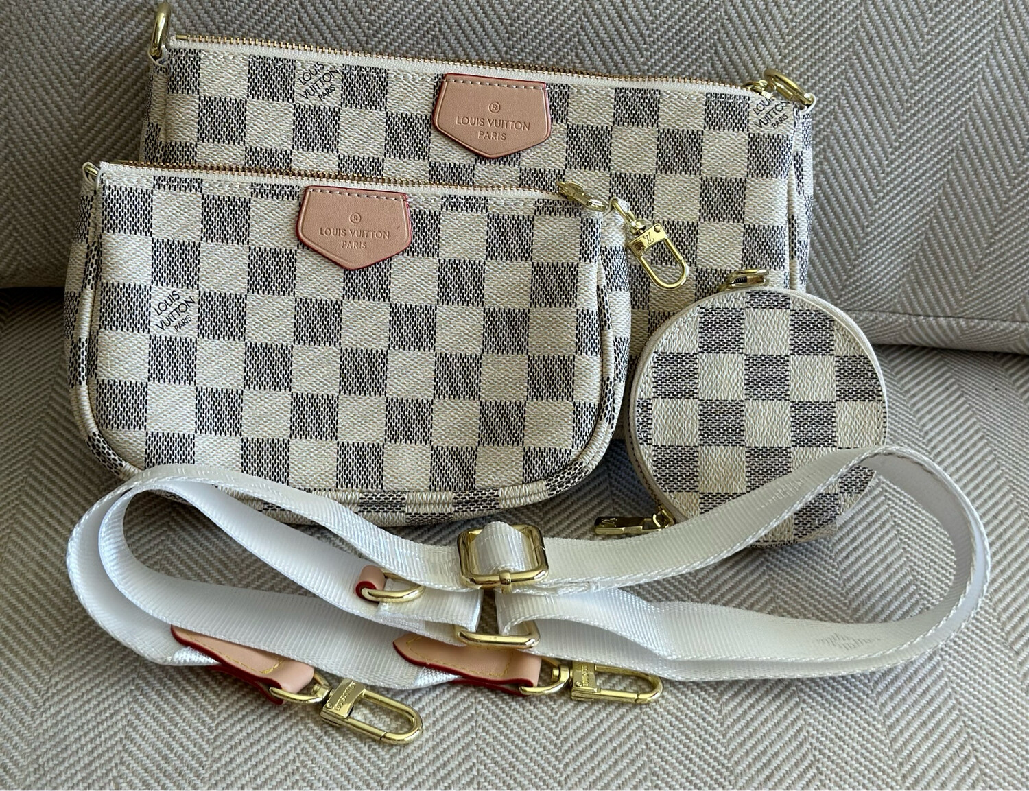 LV Light Multi Pochette