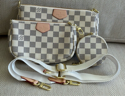 LV Light Multi Pochette