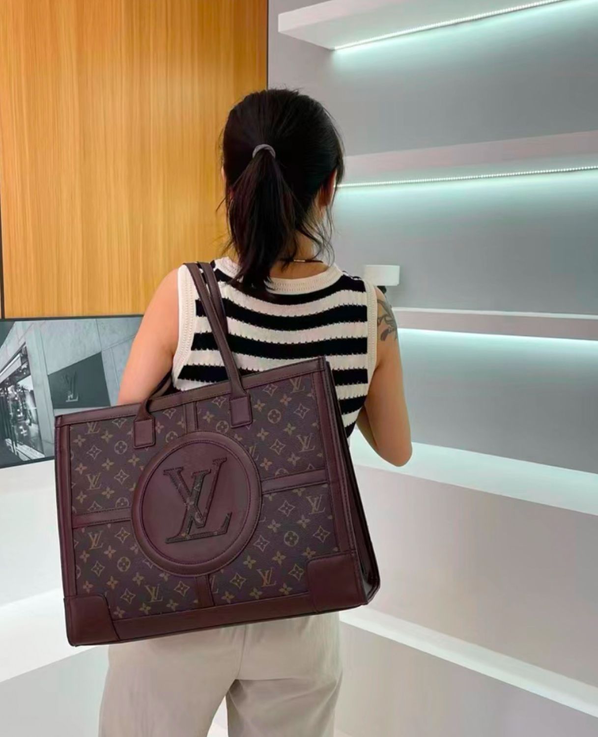 LV Large With Wallet