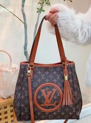 LV With Wallet