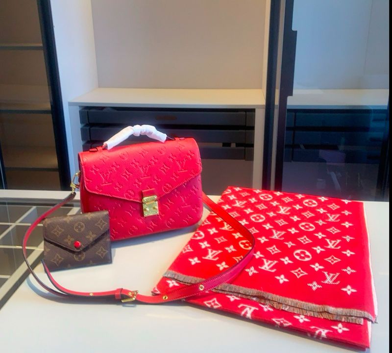 LV Red With Wallet And Shawl