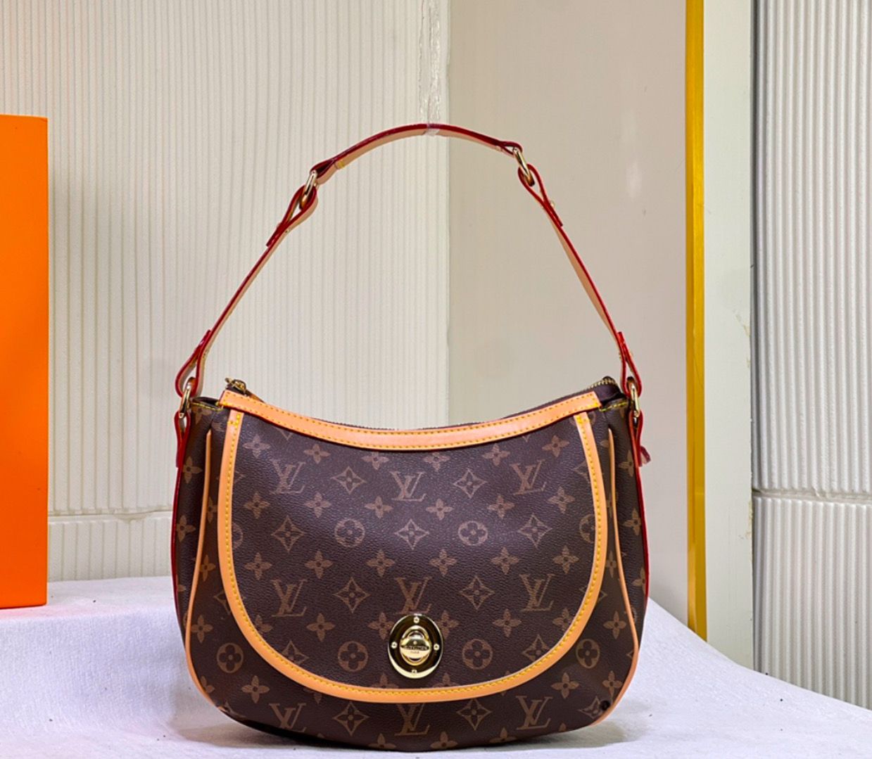 LV Beauty With Wallet 1-1