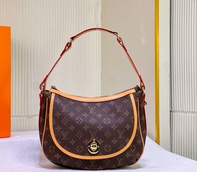 LV Beauty With Wallet 1-1