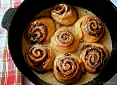 Ije&#39;s Cinnamon Buns Single
