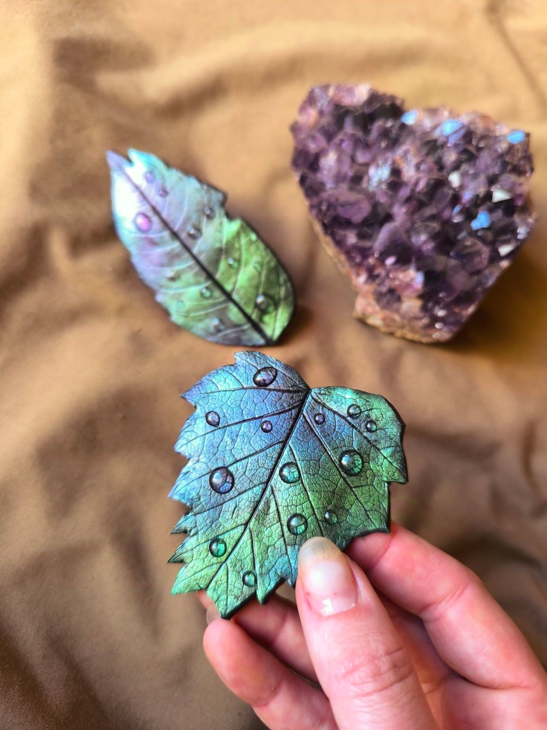Pin hoja holográfica