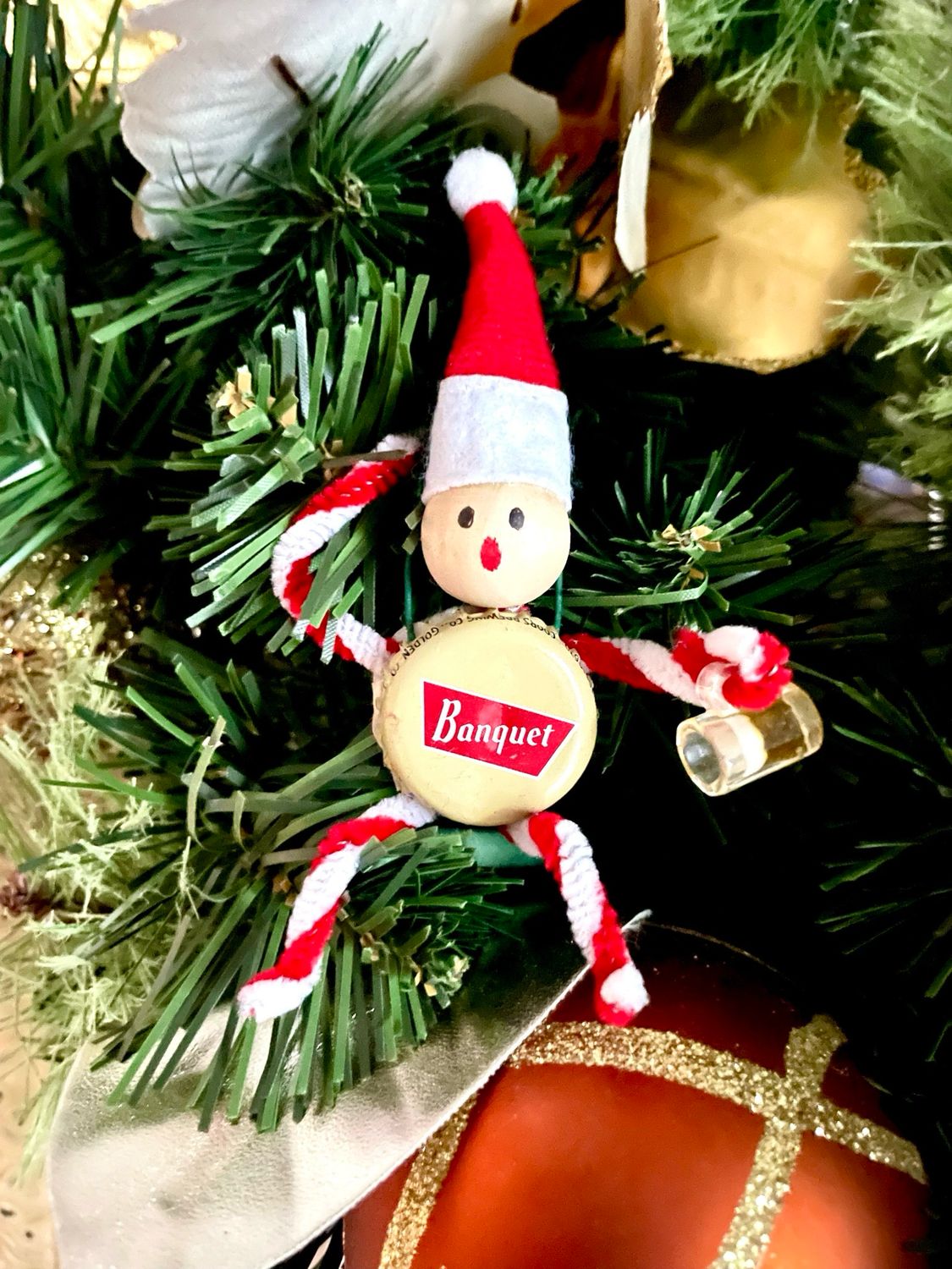 Beer Cap Elf Ornament #ORNSAN3