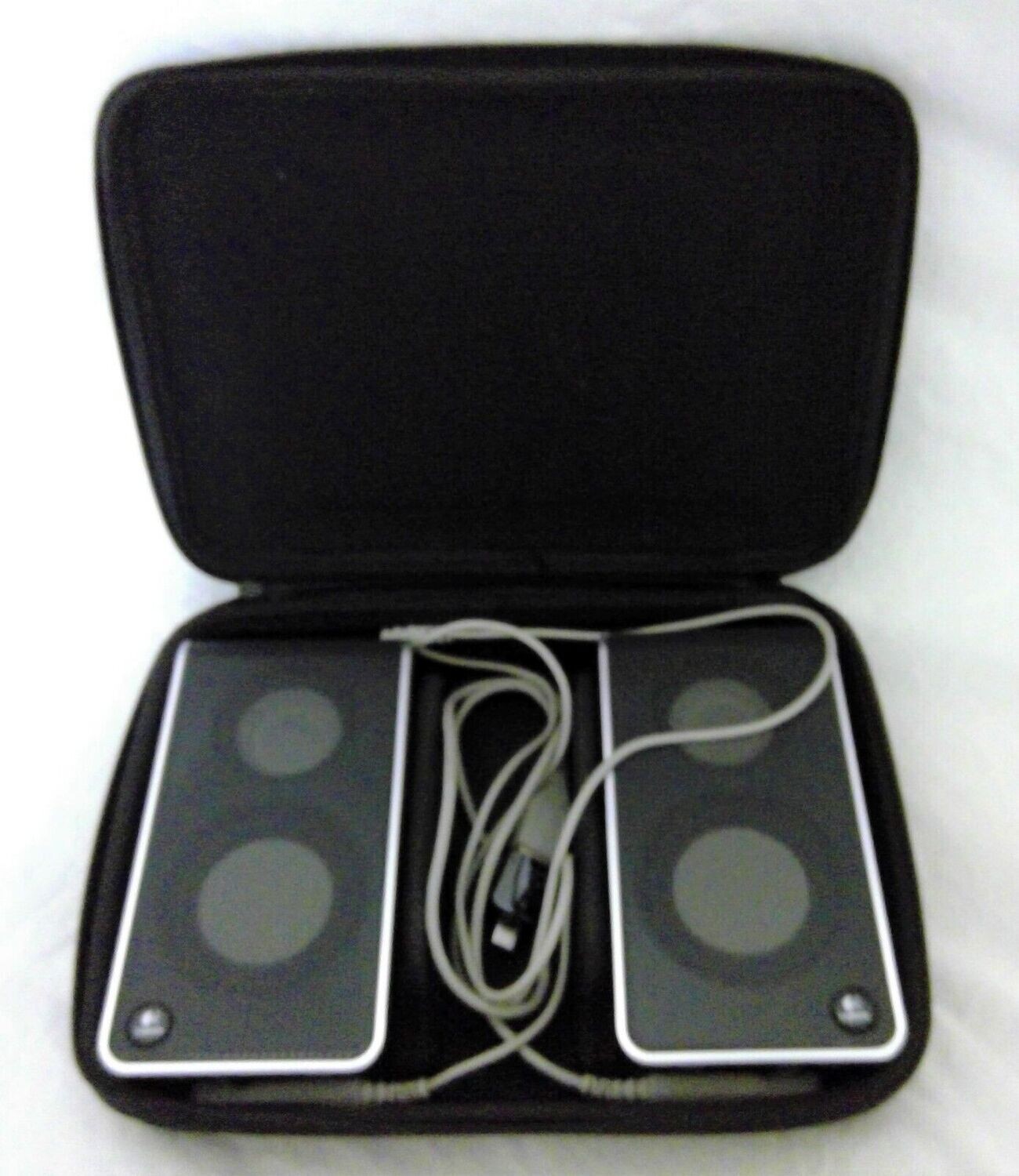 LOGITECH V20 S-0155A USB POWERED NOTEBOOK LAPTOP PORTABLE SPEAKERS W/ TRAVEL CASE