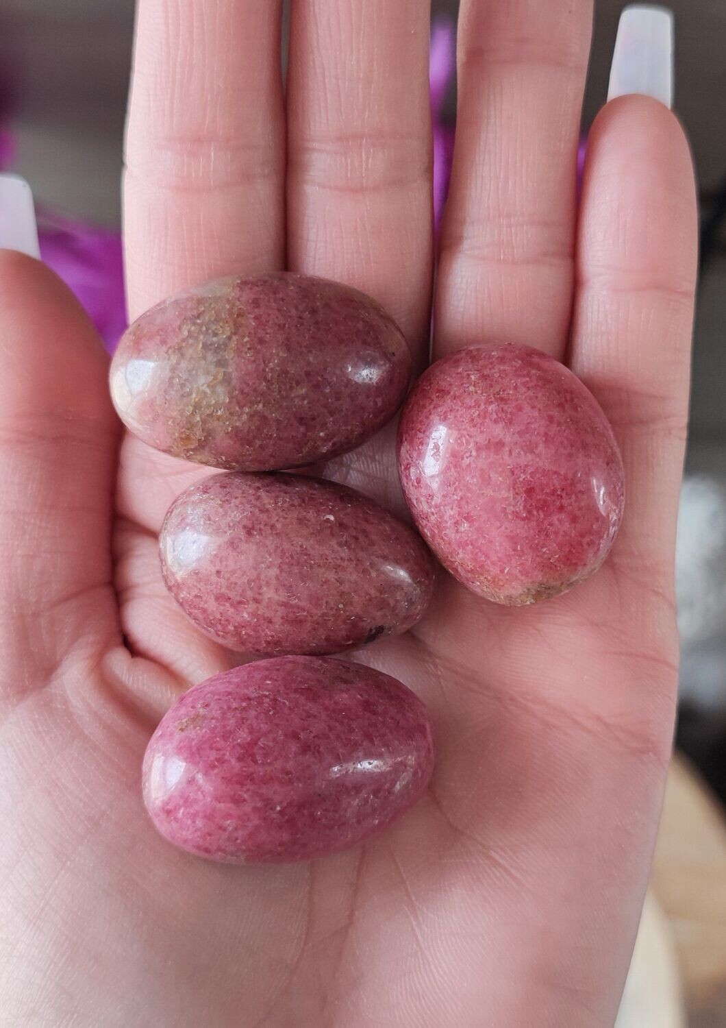 Pierre roulée de Rhodonite, Taille et Prix: Choix 2 : Entre 26g et 34g environ