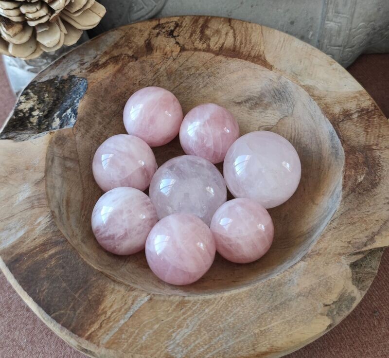 Petite Sphère de Quartz Rose (au choix)