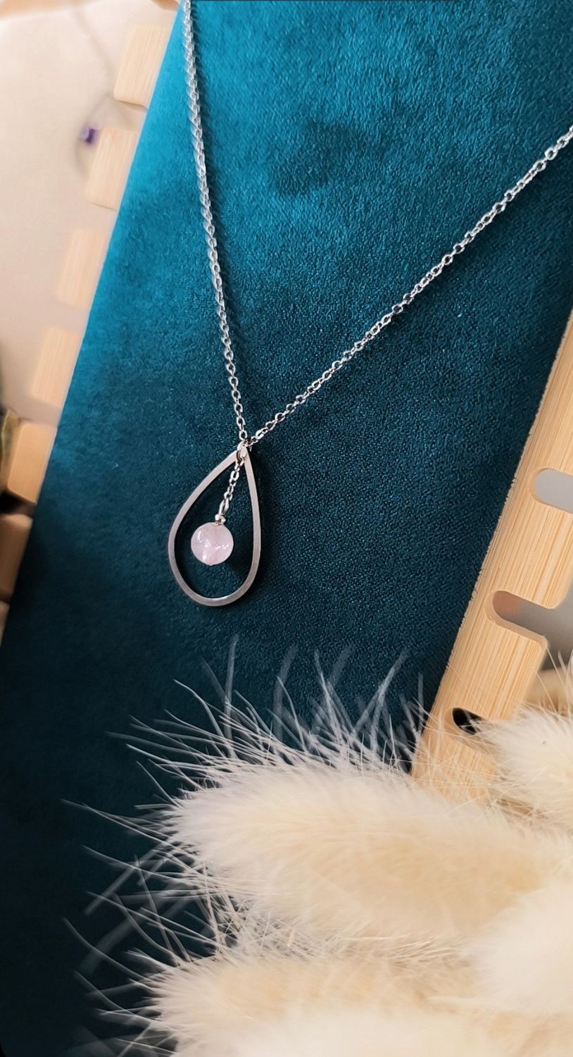 Collier "Larme de Lune" en Quartz Rose et Acier inoxydable