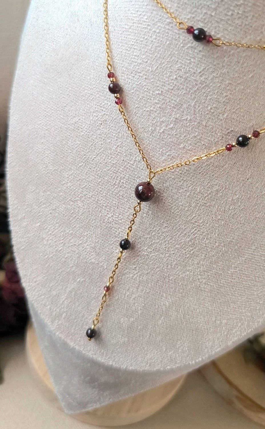Collier "Astre" - Grenat et acier inoxydable - Disponible en Doré ou Argenté
