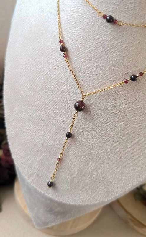 Collier "Astre" - Grenat et acier inoxydable - Disponible en Doré ou Argenté