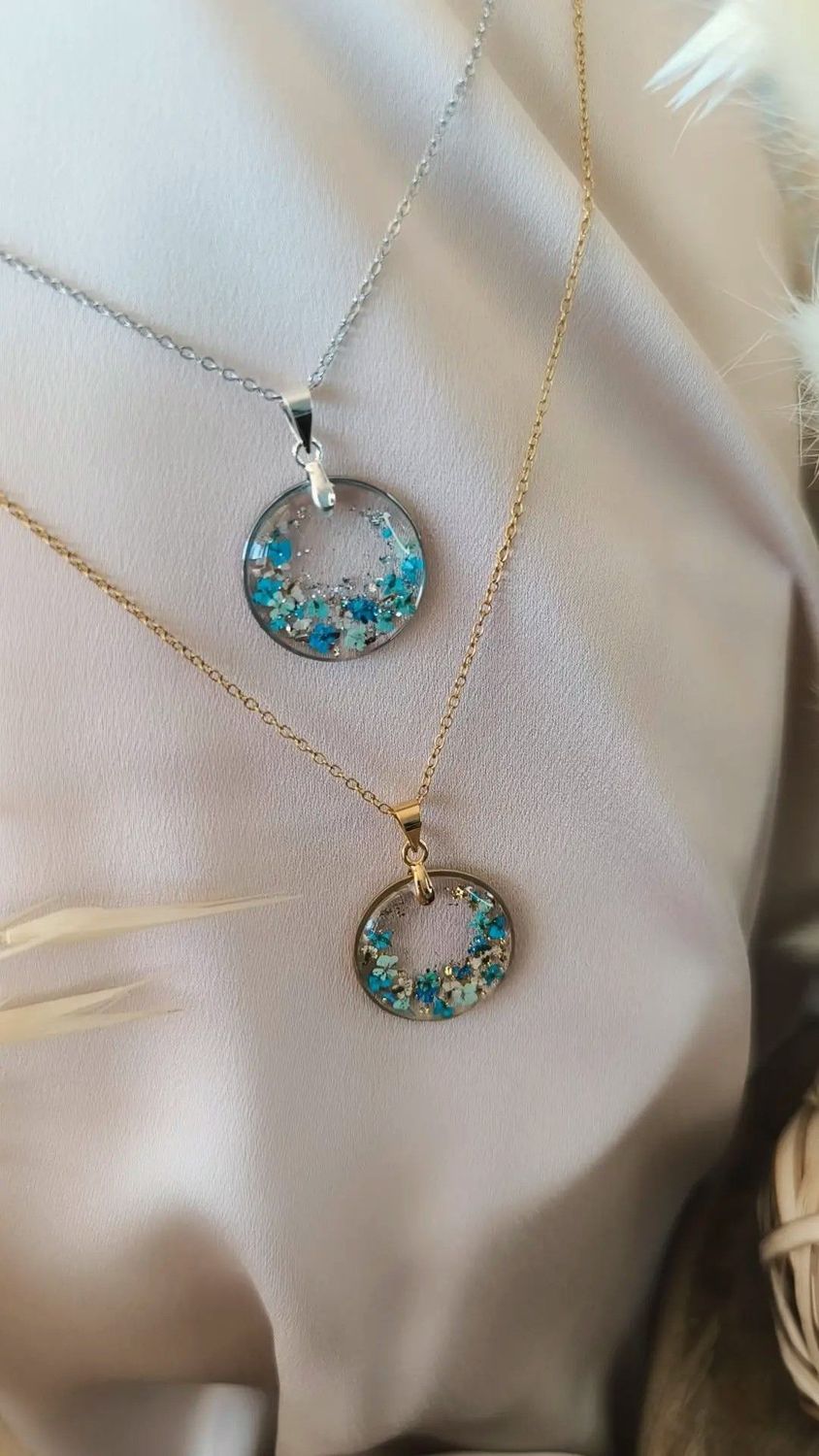 Collier "OSTARA" - Fleurs Bleues - Acier Inoxydable Doré ou Argenté