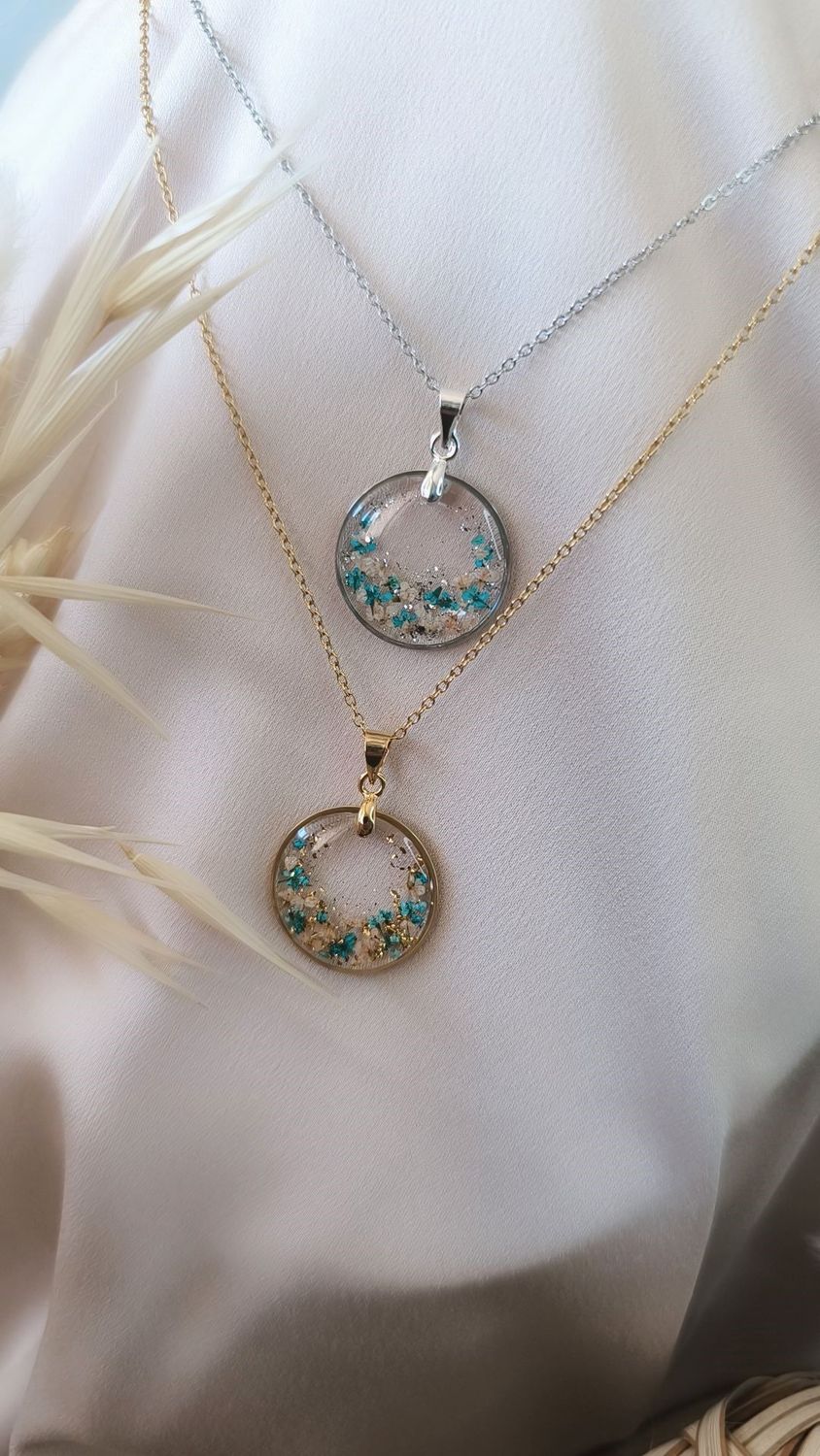 Collier "OSTARA" - Fleurs Bleues et Beiges - Acier Inoxydable Doré ou Argenté