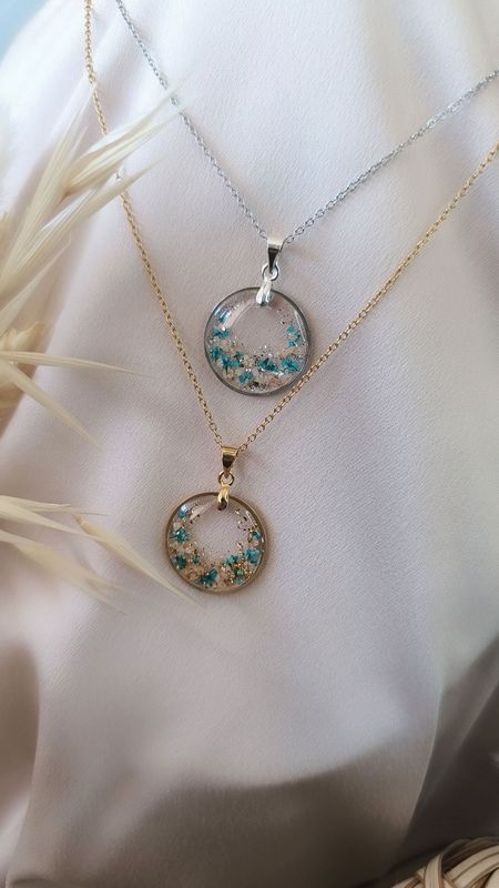 Collier "OSTARA" - Fleurs Bleues et Beiges - Acier Inoxydable Doré ou Argenté