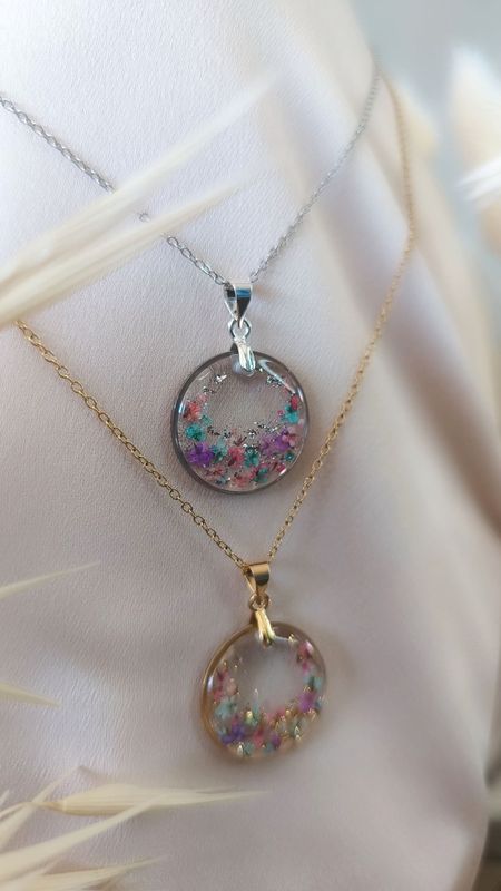 Collier "OSTARA" - Fleurs Bleues, Roses et Lilas - Acier Inoxydable Doré ou Argenté