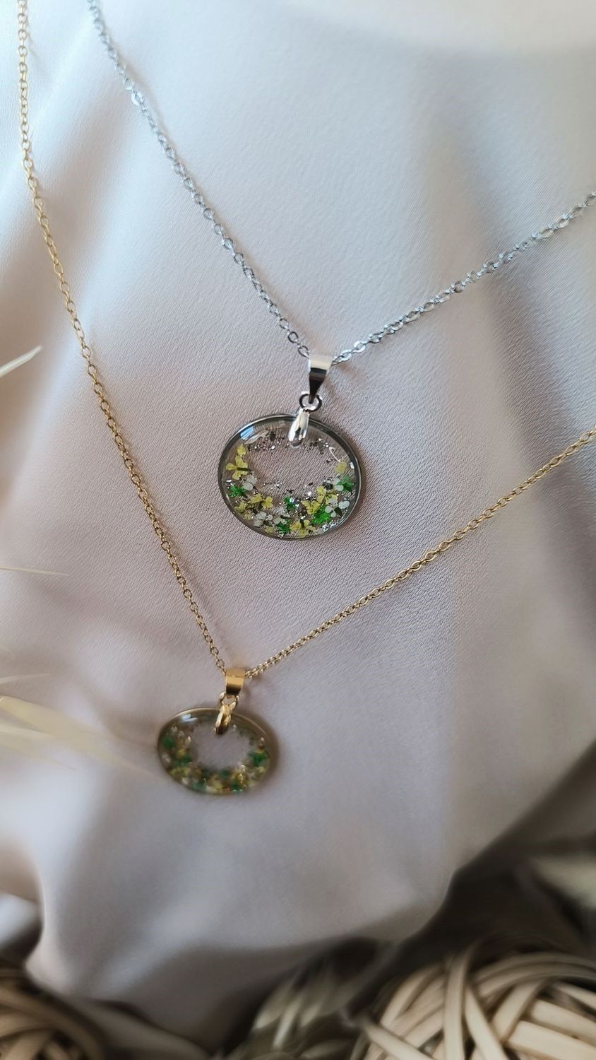Collier "OSTARA" - Fleurs Vert et Jaunes - Acier Inoxydable Doré ou Argenté