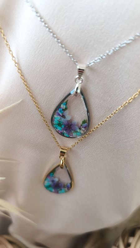 Collier "THÁLIA" - Fleurs Violettes et Bleues Turquoises - Acier Inoxydable Doré ou Argenté