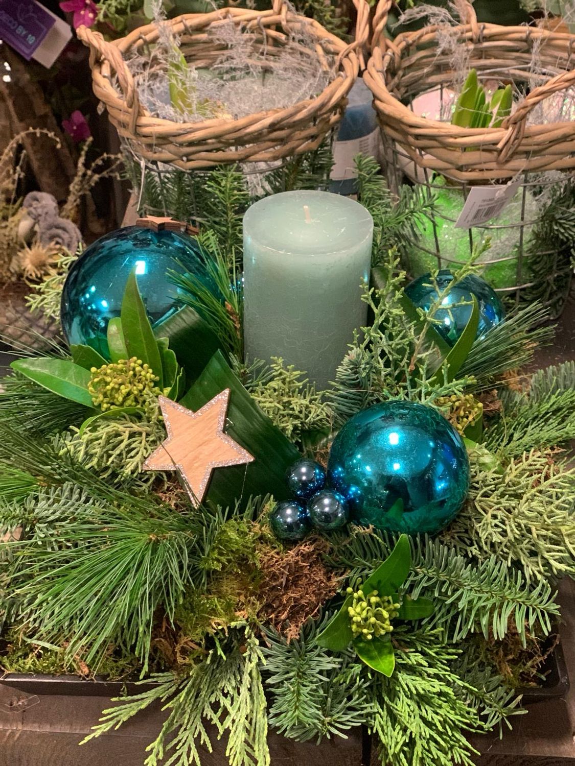 kerststuk blauw op schaal