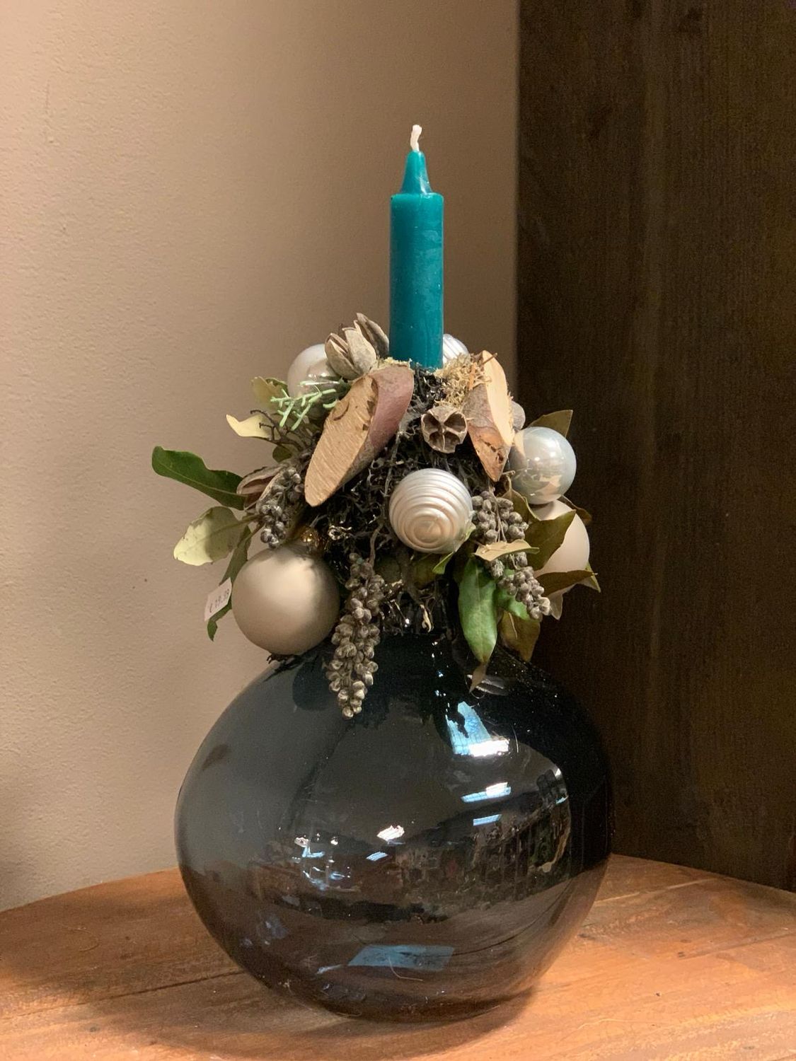 kerststuk op vaas blauw