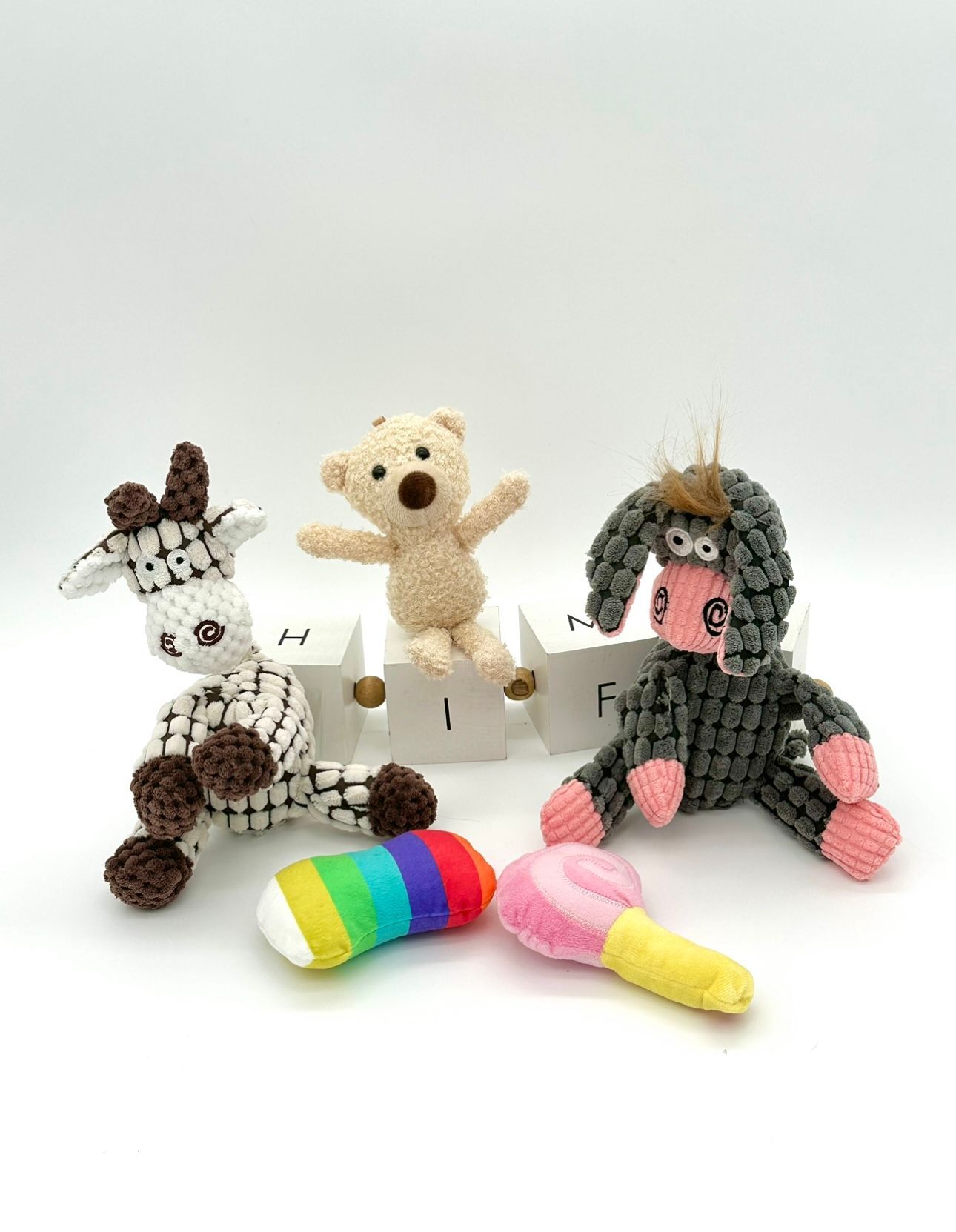 Small Plushy Squeak Chew Toy: 